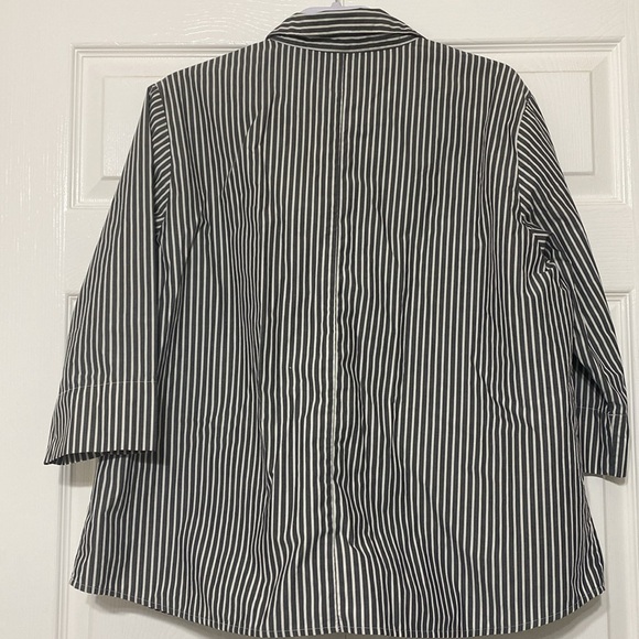 - Women ALC Atlast Classics Gray  and white White Striped Shirt size 1X - Picture 2 of 8